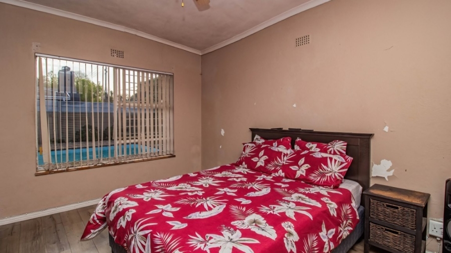 4 Bedroom Property for Sale in Oakglen Western Cape